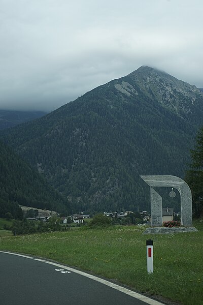 File:Hohe Tauern-Statue in Mallnitz 20190821 011.jpg