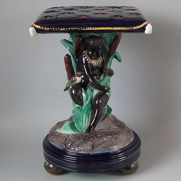 File:Holdcroft majolica garden seat, naturalistic style.jpg