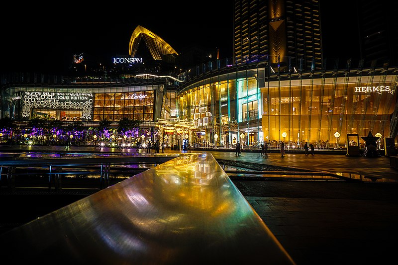 File:ICONSIAM AT NIGHT.jpg