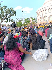 Women protesting at Vivekananda House in Chennai Jallikattu protest 3.jpg
