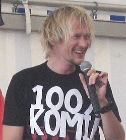 Jarno kauppakeskus Lanternan edessä Helsingin Roihupellossa elokuussa 2010.