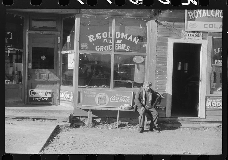 File:Jewish Stores in Colchester, Conn..jpg