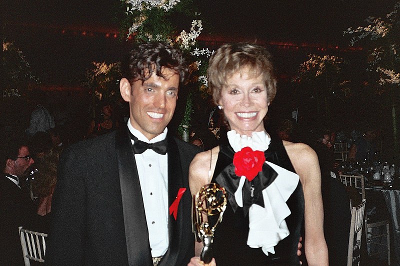 File:Jim with Mary Tyler Moore (2078437898).jpg
