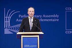 Jussi Halla-Aho: Tausta, Poliittinen toiminta, Poliittiset näkemykset