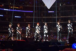 Monsta X מופיעים בלוס אנג'לס בפסטיבל הקיי-פופ,2015 KCON
