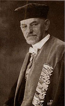 קרל ארנולד ca 1889, Director.jpg