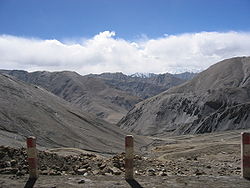 Pohled na západní Kchun-lun-šan ze silnice Tibet – Ujgursko