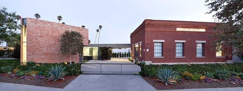 File:L & M Arts, Venice, California.jpg