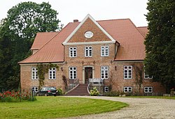Lammershagen Herrenhaus, Sept 2012a.jpg