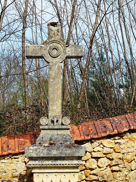 File:Lamonzie-Montastruc cimetière croix (8).JPG