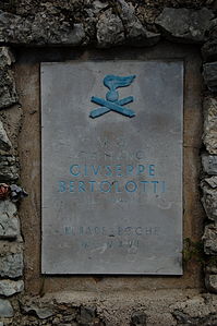 Placa comemorativa do capitão Giuseppe Bertolotti.JPG