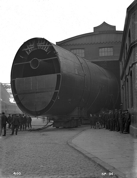 File:Last funnel for Olympic leaving shop.jpg