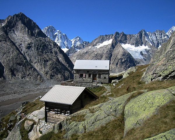 The valley of the Unteraar Glacier