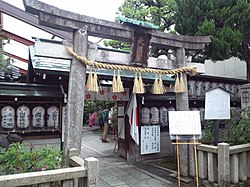 Le Temple Shintô Ayako Ten'man-gû - Le torii en pierre de l'entrée.jpg