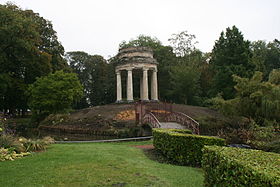 Le Temple de l'amour dans le parc Joliot-Curie.JPG