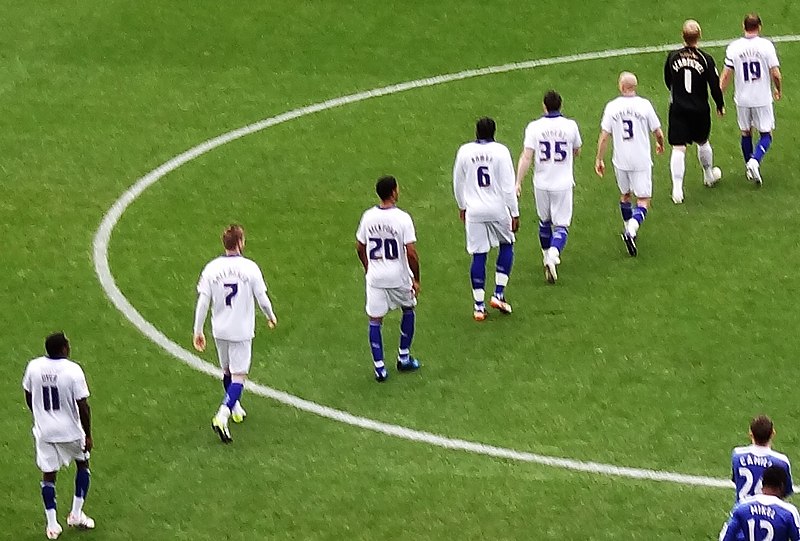 File:Leicester players vs Chelsea.jpg