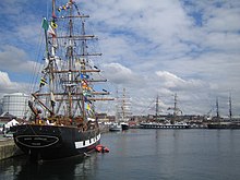 Liverpool - Wellington Dermaga dan Kapal Tinggi - geograph.org.inggris - 472478.jpg