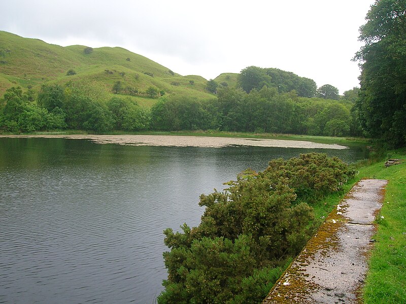 File:Lochspouts Loch looking East.jpg