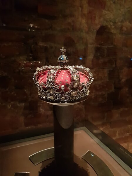 File:Louise Ulrica's Crown.jpg