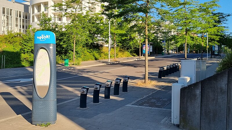 File:Luxembourg, Alphonse Weicker tram stop (105).jpg