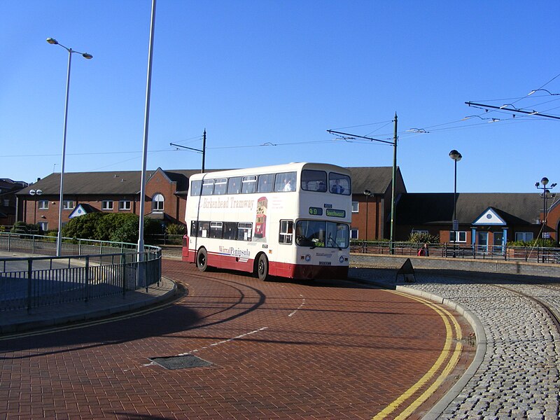 File:MTL bus 1070 (B926 KWM), 2008 Wirral bus and tram show (4).jpg