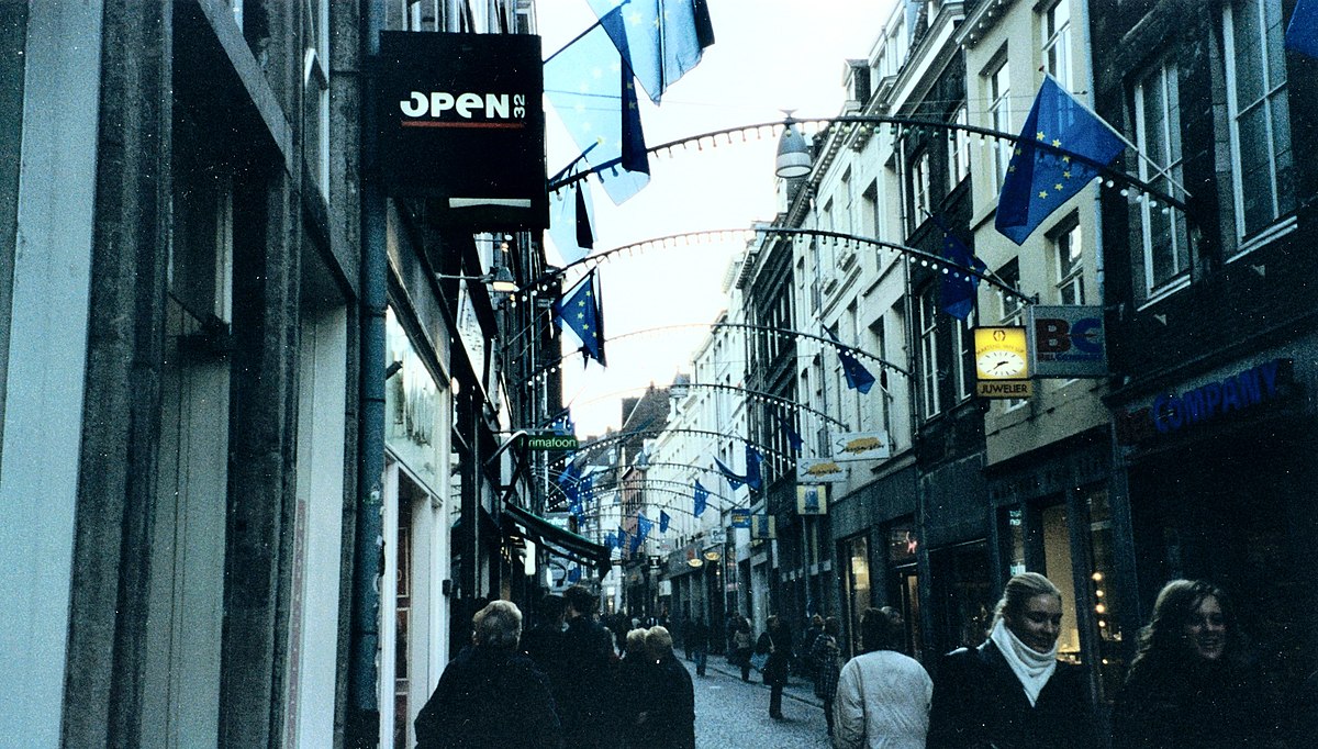 Fil:Maastricht-shopping-street.redvers.jpg - Wikipedia