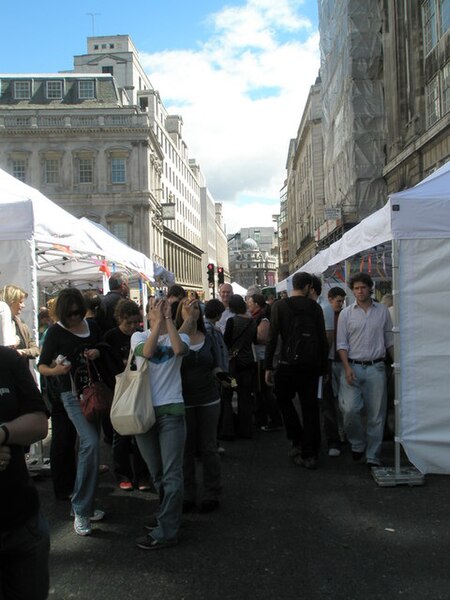 File:Marketgoers in Cheapside - geograph.org.uk - 891779.jpg