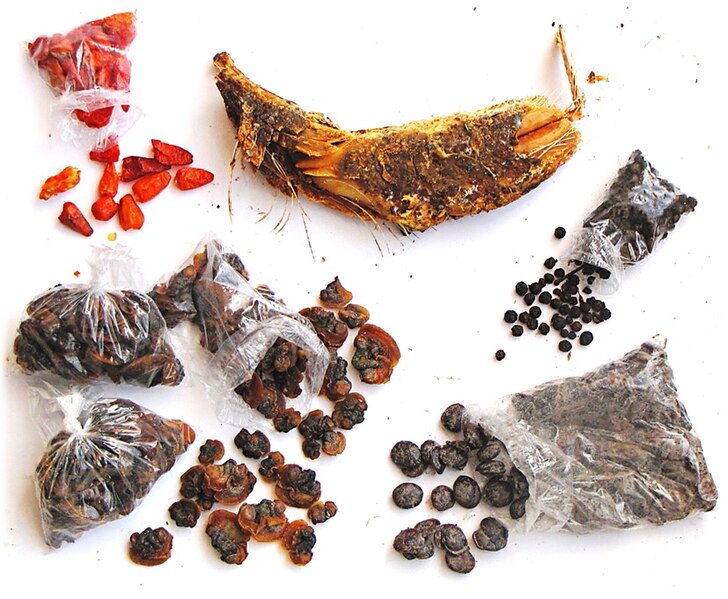 File:Mbakhalou saloum. Basic ingredients detail. 2. Dry and cured.jpg