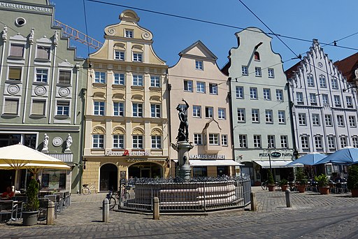 Merkurbrunnen Augsburg von Westen (Augsburgs historische Wasserwirtschaft; UNESCO-Welterbe)