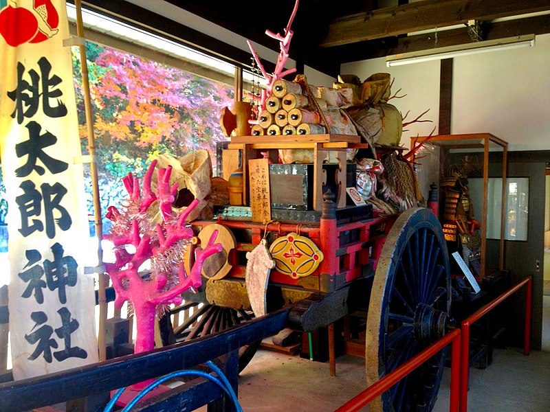 File:Model of treasure Momotaro got in Momotaro jinja.jpg