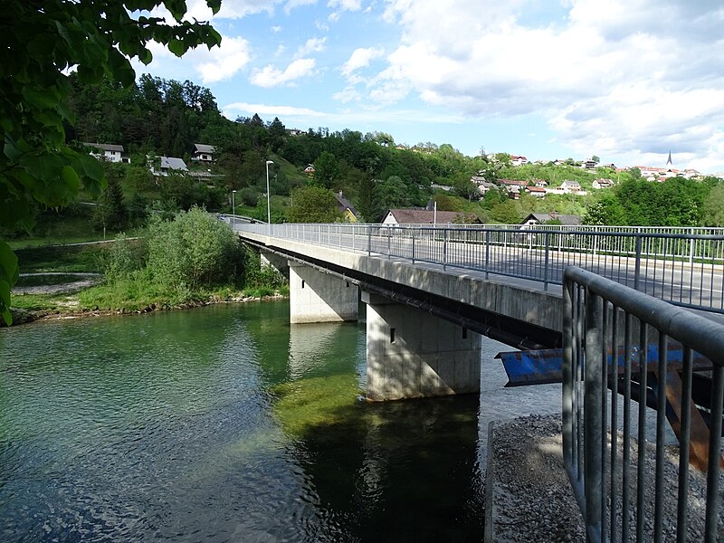 File:Most čez Savo Lancovo (1).JPG