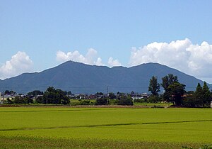 Mt.Yahiko from Sakae PA.jpg