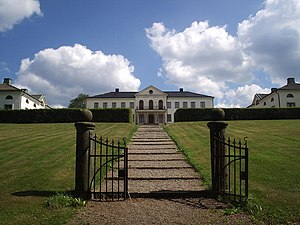 Näs slott, museum, sett från grinden, i juli 2006