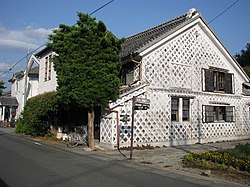 Дом в стиле Намакокабэ, типичный для Мацудзаки 