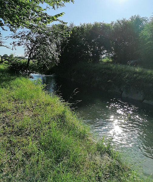 File:Naviglio in Strada Mulino Mora Alta - Vigevano.jpg