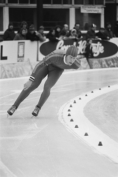 File:Nederlandse kampioenschappen schaatsen in Groningen Jan Derksen, Bestanddeelnr 928-3548.jpg