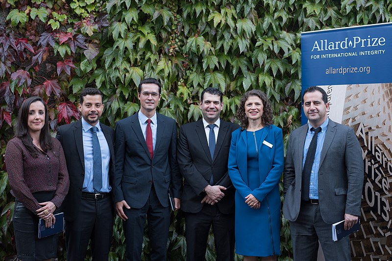 File:Nicole Barrett with 2017 Allard Prize finalists.jpg