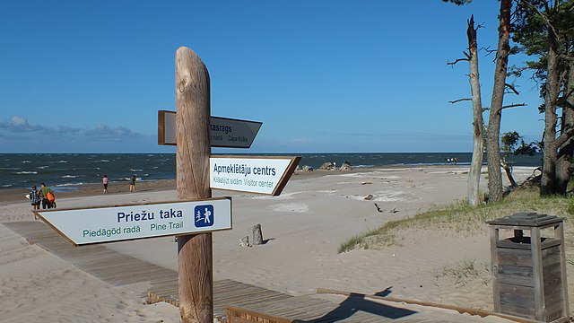 Trilingual signposts in Latvian, Livonian and English at the Livonian Coast