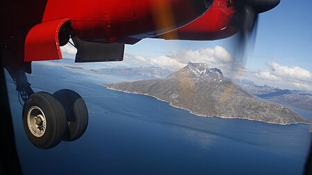 Nuuk-airport-air-greenland-approach-sermitsiaq.jpg