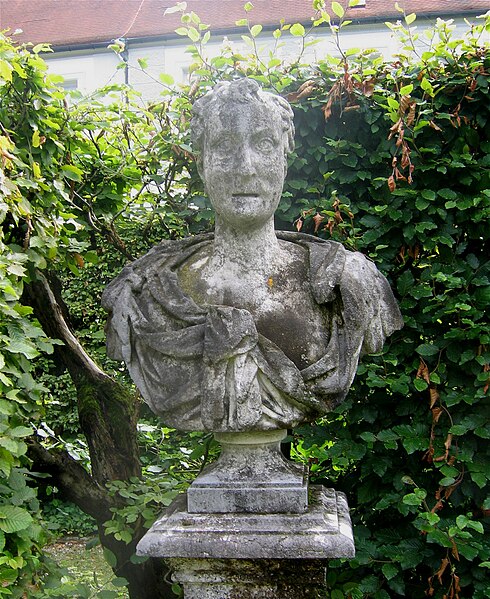 File:Nymphenburg-Noerdlicher Kabinettsgarten Statue L2-2.jpg