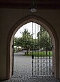 English: The entrance to the courtyard of Schloss Blutenburg. Deutsch: Der Eingang zum Innenhof von Schloss Blutenburg.