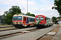 Der ÖBB 5047.032 und der STLB VT 52 5047.402 kreuzen am 5. August 2006 im Bhf. Enzesfeld-Lindabrunn