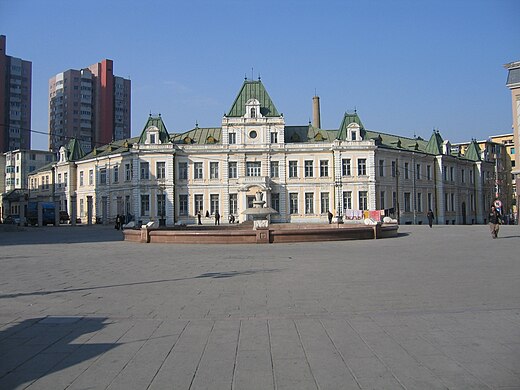 Het stadhuis van Dalny gebouwd door de Russen