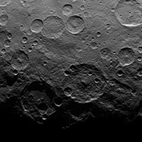 Context - Hamori crater (right).