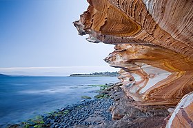 De "Painted Cliffs" op Maria Island.