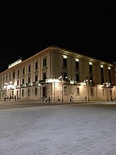 Il palazzo del Governo visto da Piazza della Libertà.