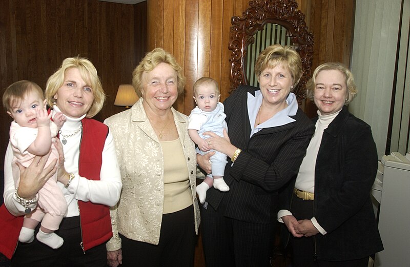 File:Pam Patenaude and Family Members.jpg