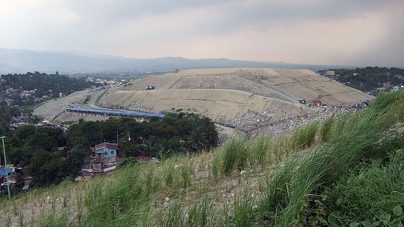 File:Payatas-Dumpsite Manila Philippines01.jpg