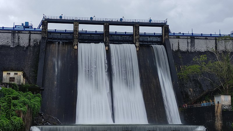 Dosya:Peechi Dam 3.jpg