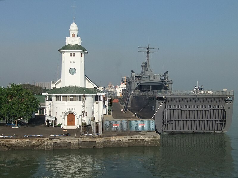 File:Pelabuhan Ujung Surabaya.jpg